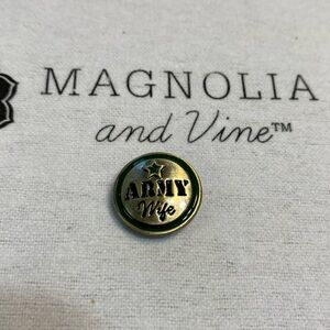 Magnolia and Vine “Army Wife” original size snap for snap jewelry, new